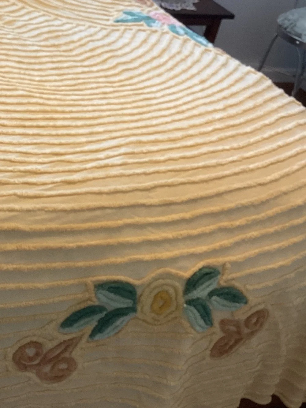 Vintage/antique full size floral chenille bedspread